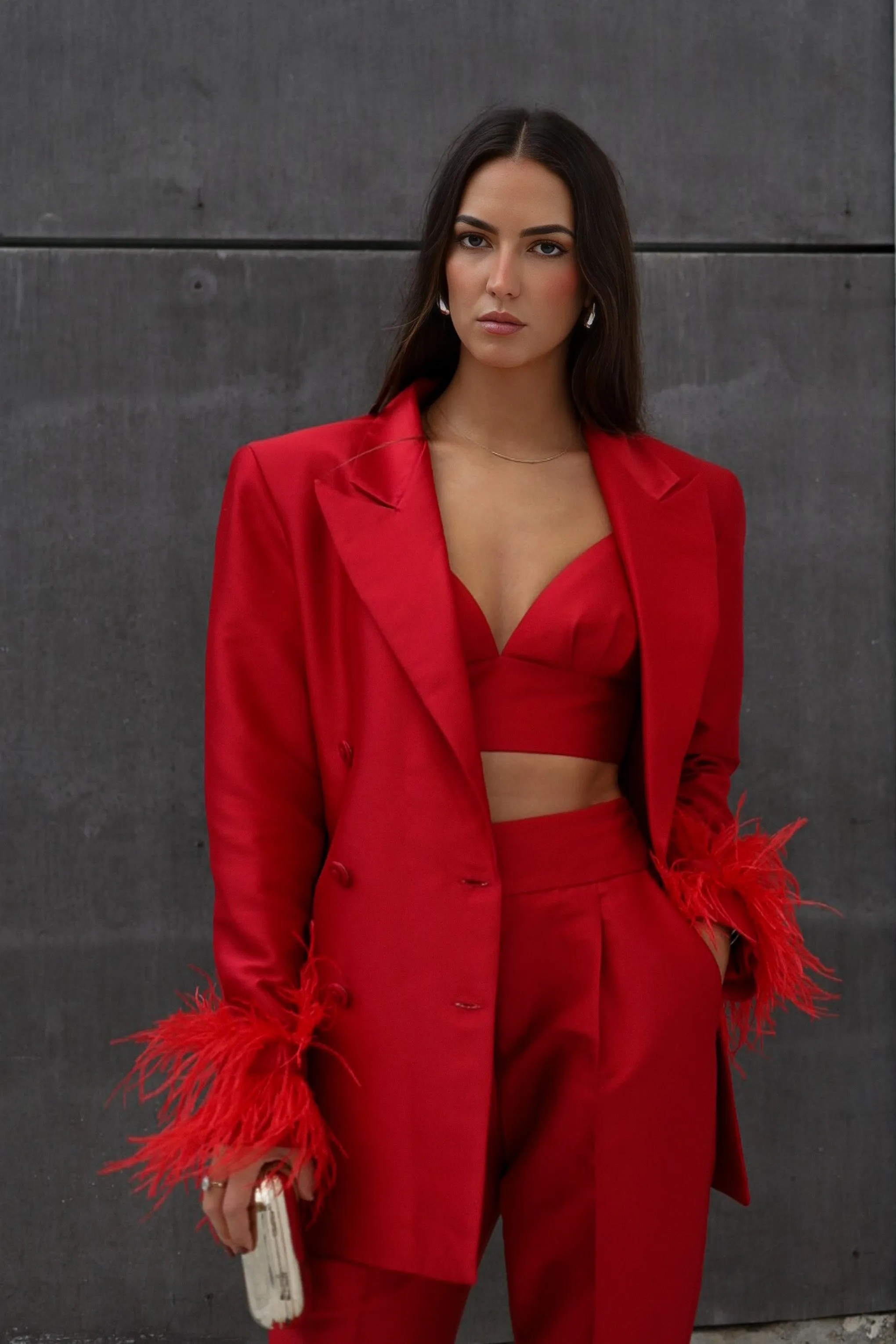 BLAZER OVERSIZED VERMELHO ESCURO COM PLUMAS