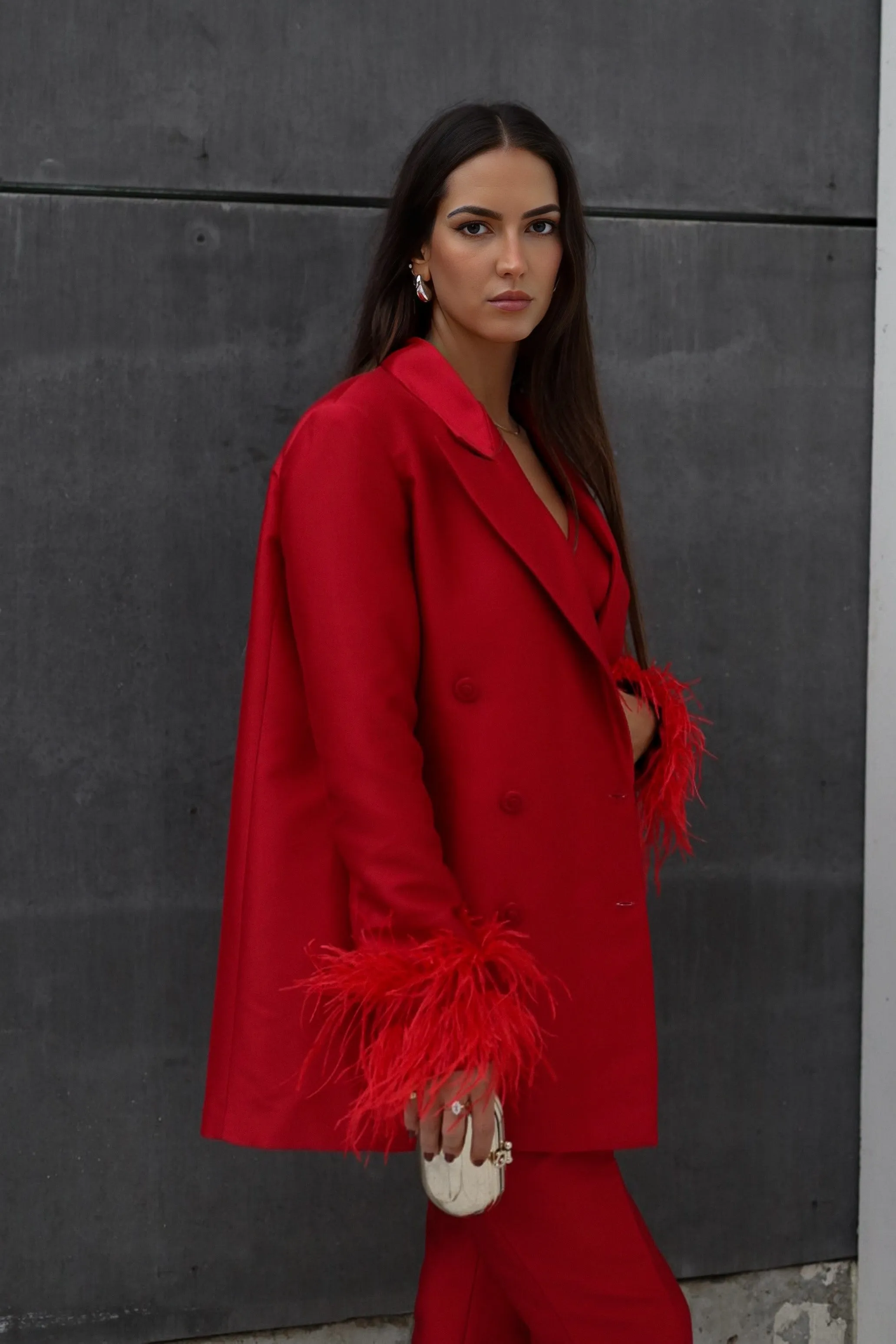 BLAZER OVERSIZED VERMELHO ESCURO COM PLUMAS