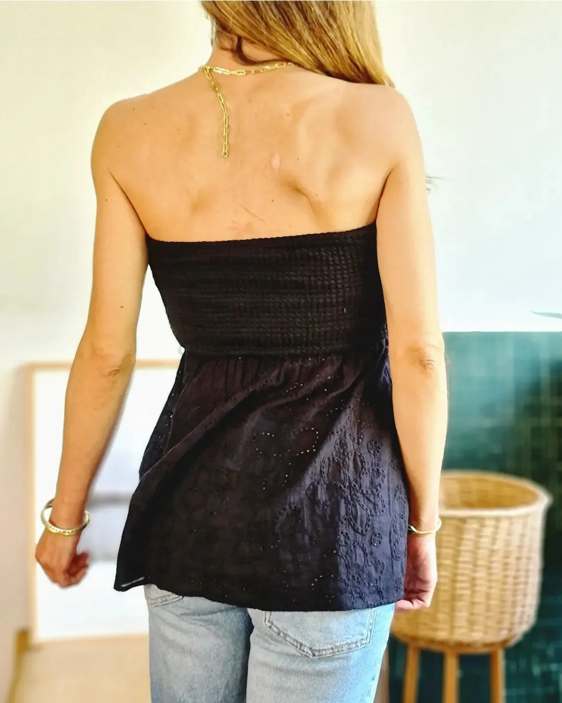 Blusa Strapless Negra.