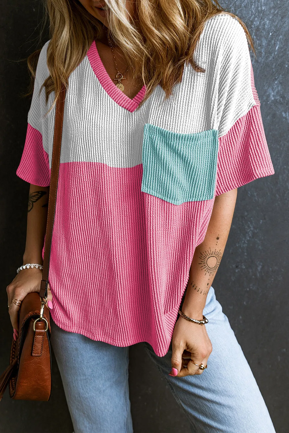 Color Block Patch Pocket Corded V Neck Tee