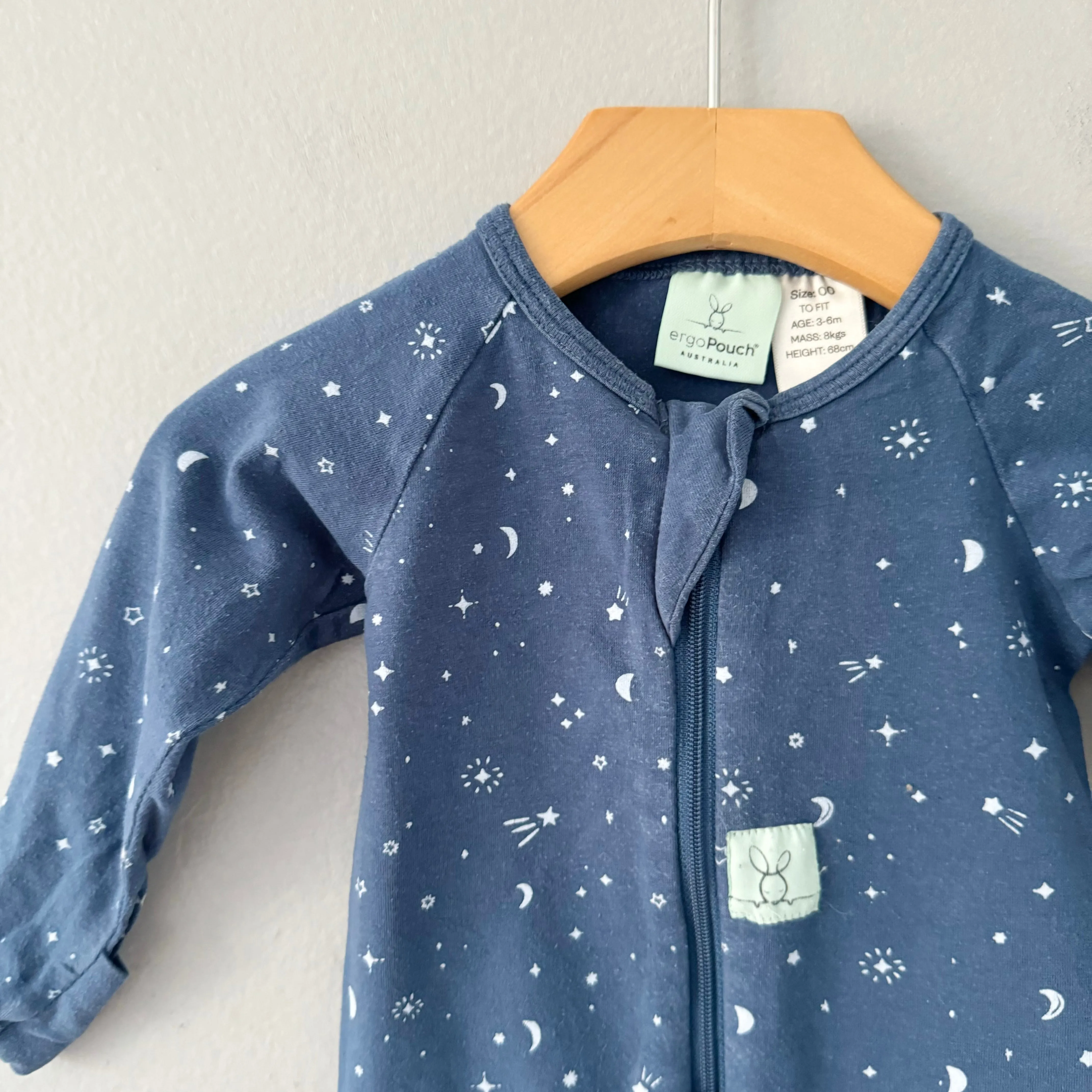 Ergo Pouch / Navy romper / 3-6M