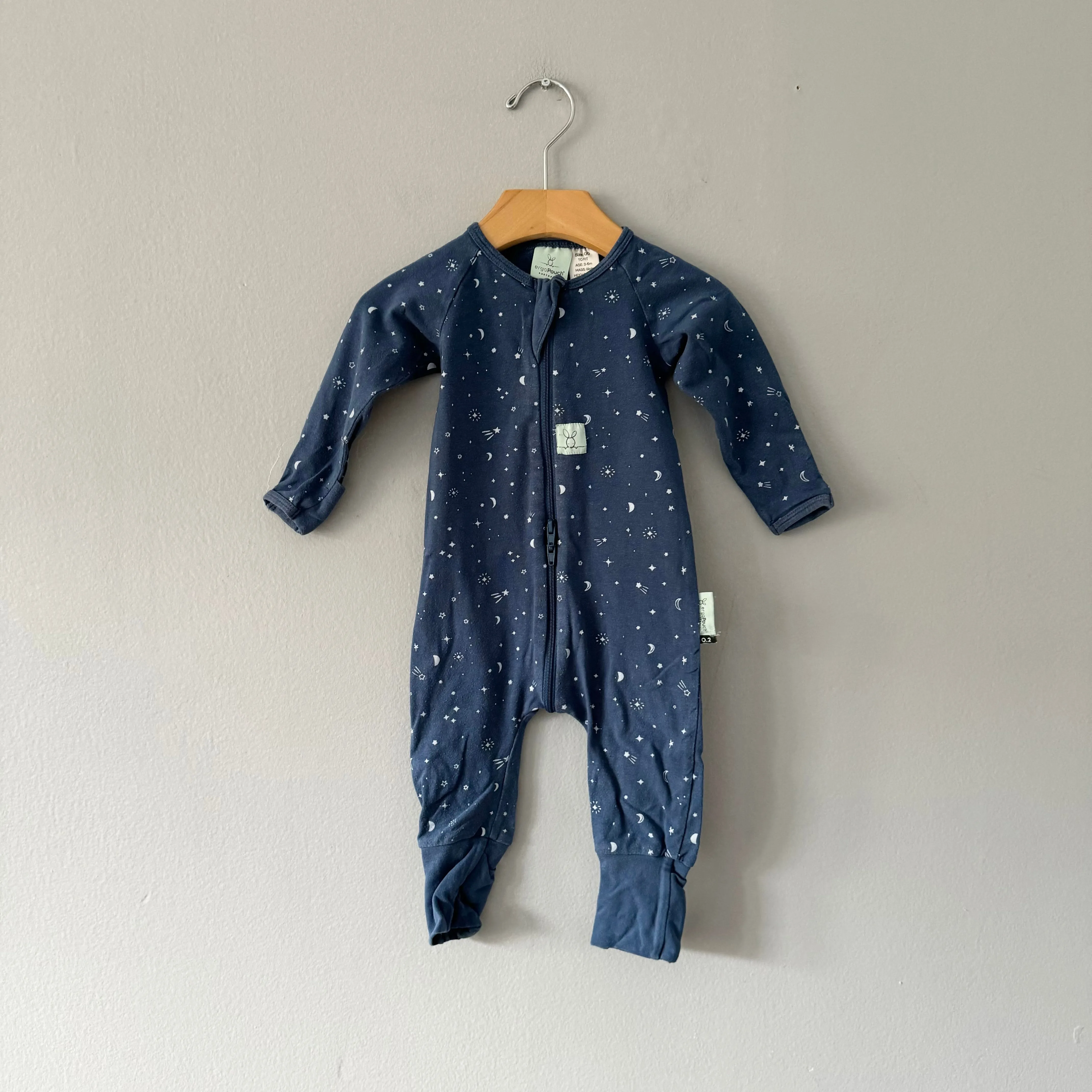 Ergo Pouch / Navy romper / 3-6M