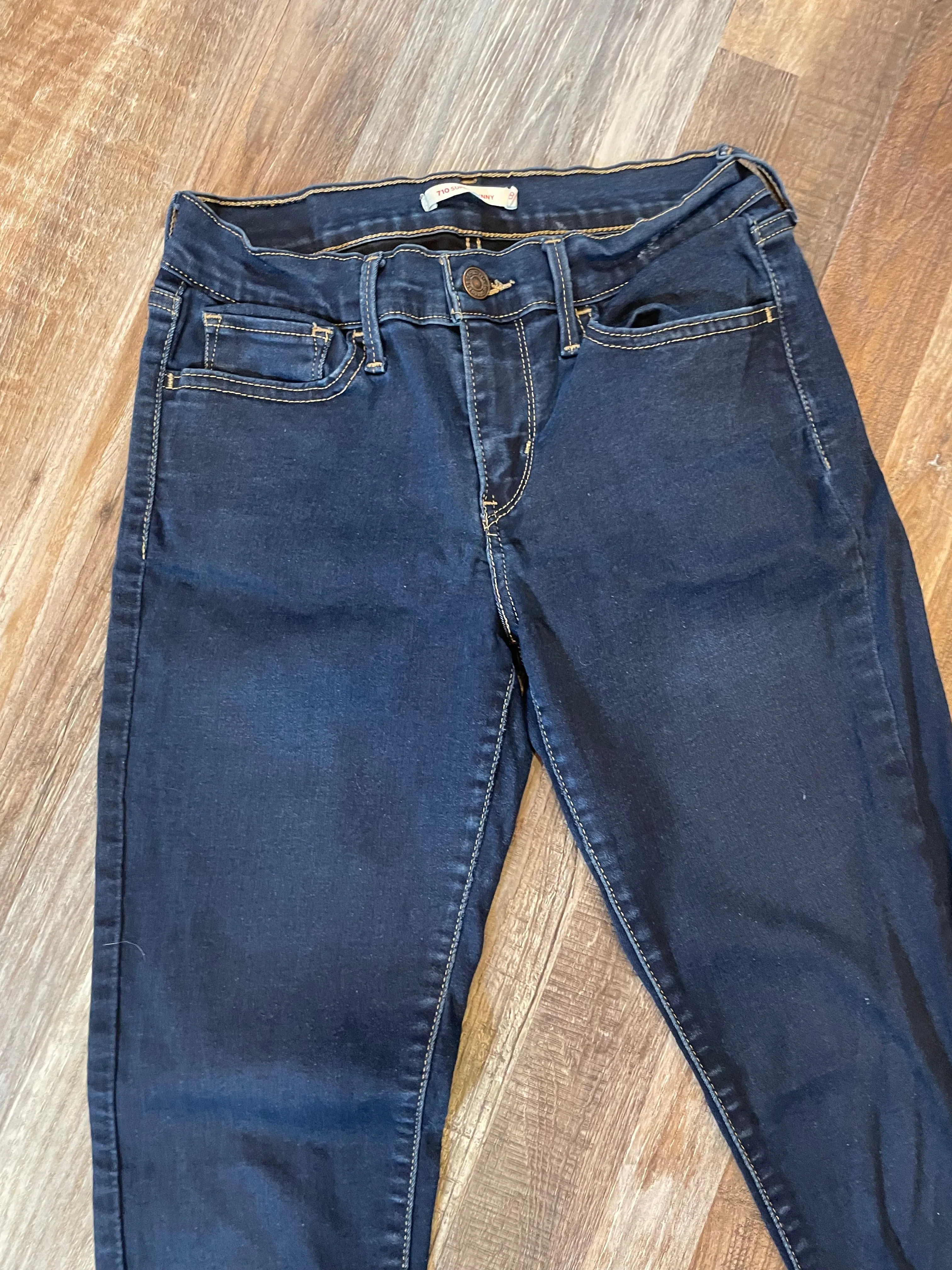 Levi 710 Super Skinny Womens Jeans size 28