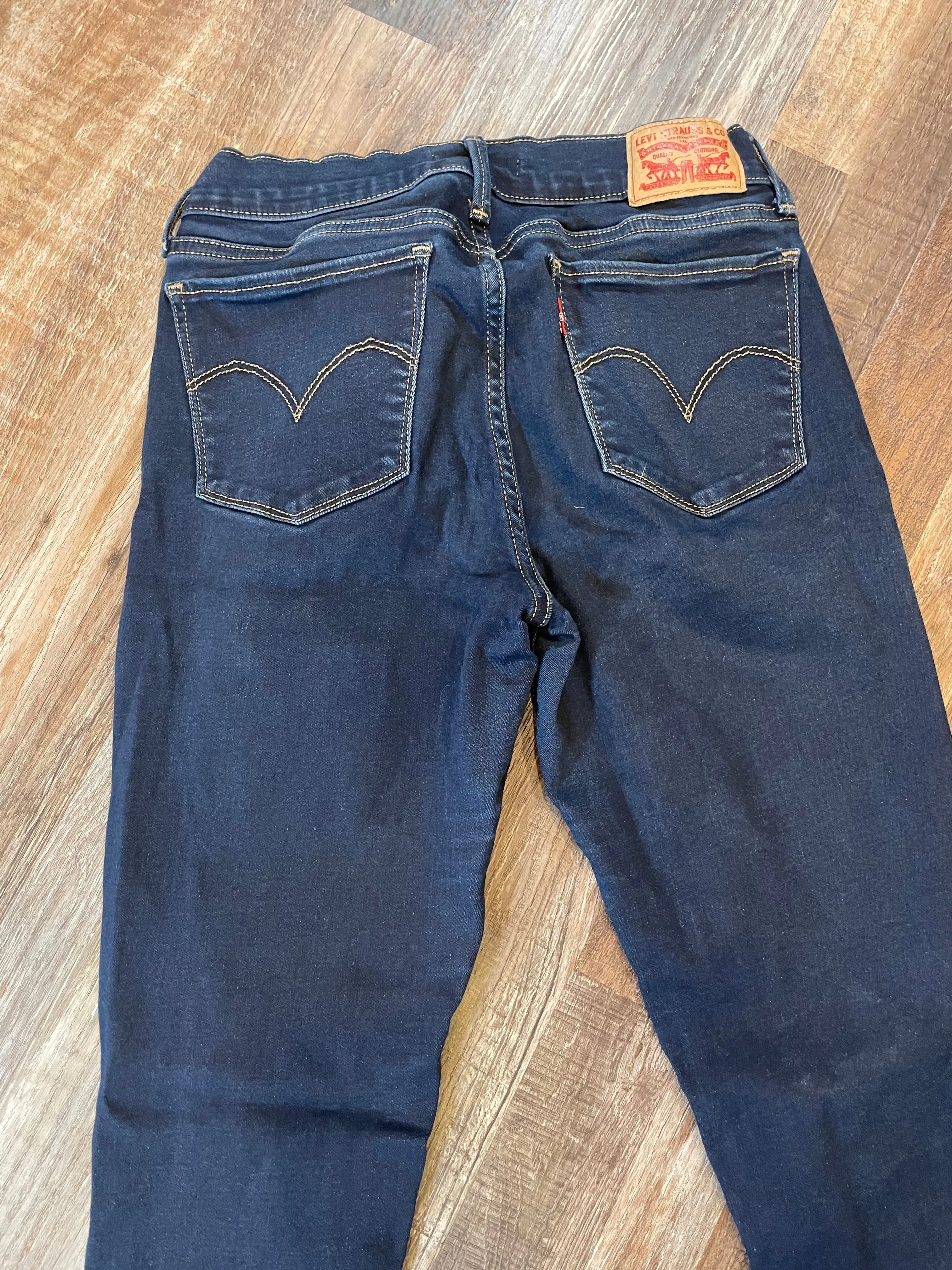 Levi 710 Super Skinny Womens Jeans size 28