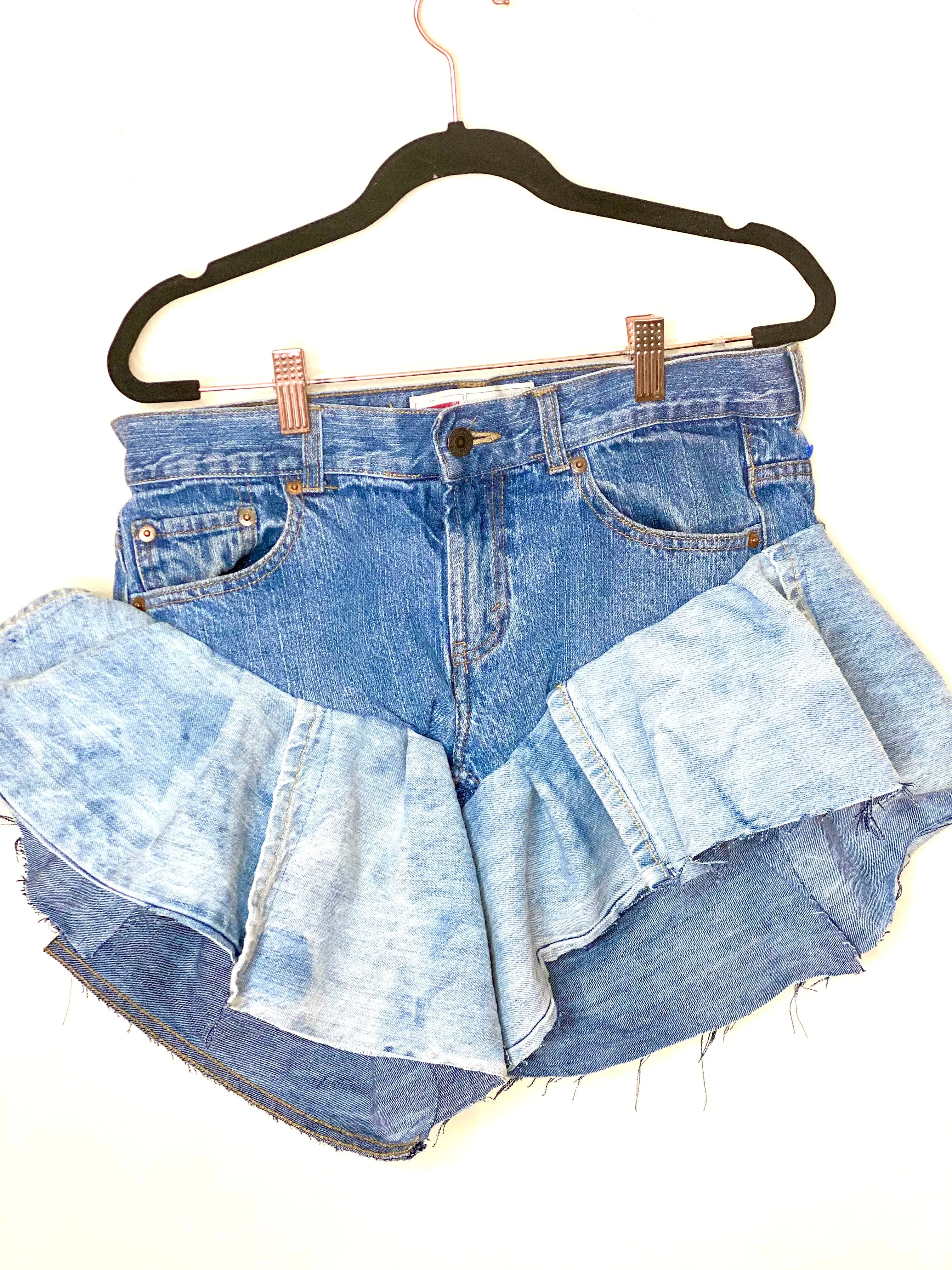 LEVIS Bias Ruffle Shorts