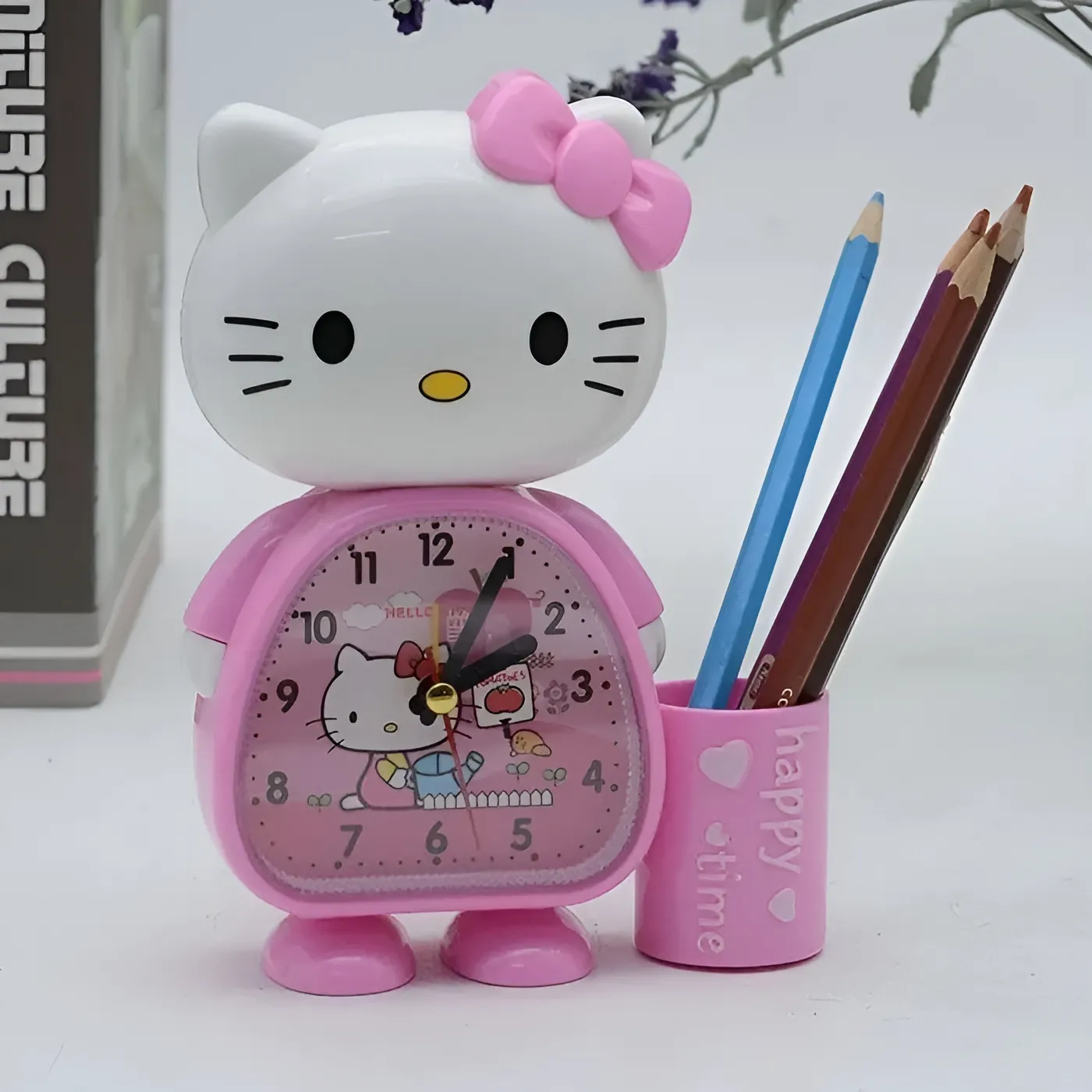 Reloj Despertador de Hello Kitty con Portalápices: Encanto y Funcionalidad en un Solo Dispositivo Alimentado por Pilas AA