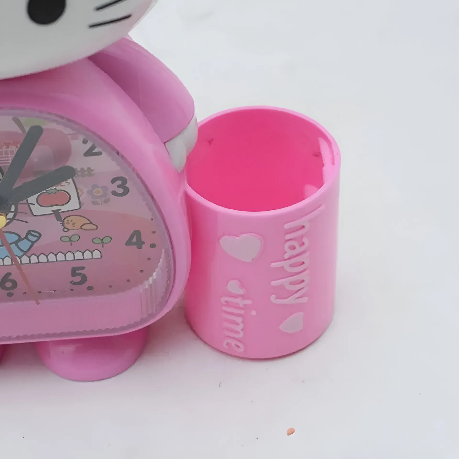 Reloj Despertador de Hello Kitty con Portalápices: Encanto y Funcionalidad en un Solo Dispositivo Alimentado por Pilas AA