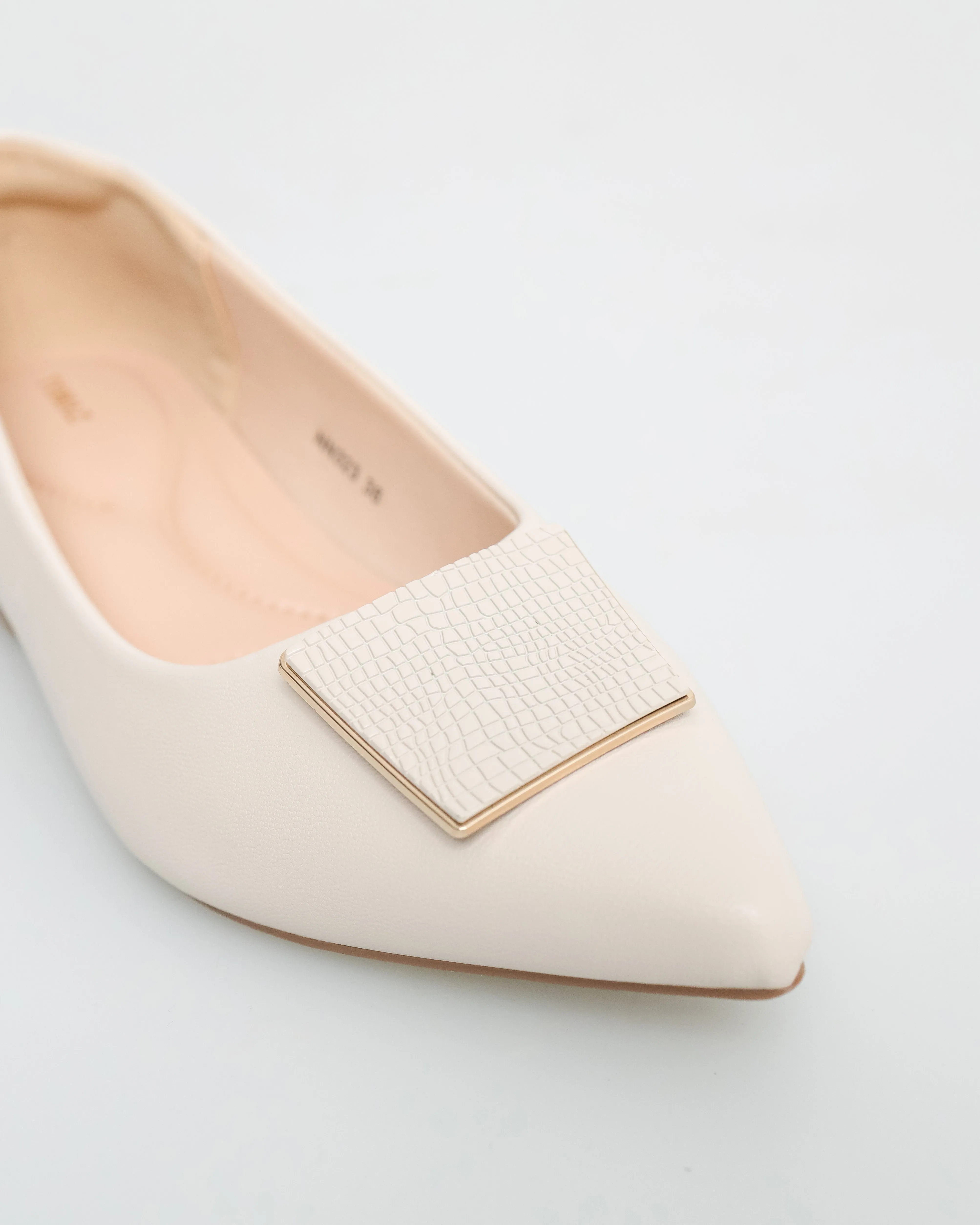 Tomaz NN323 Ladies Square Emblem Flats (Cream)